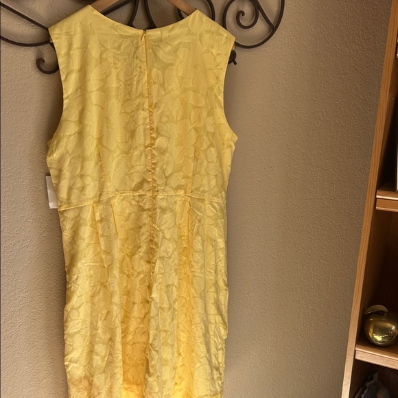 NWT Rabbit Rabbit Rabbit Yellow Sleeveless Pintuck Button Dress - Picture 4 of 6